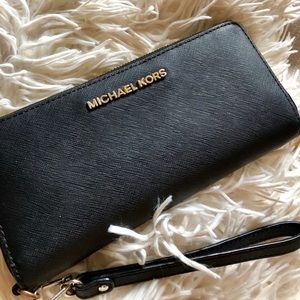 MICHAEL KORS Leather Continental Wristlet